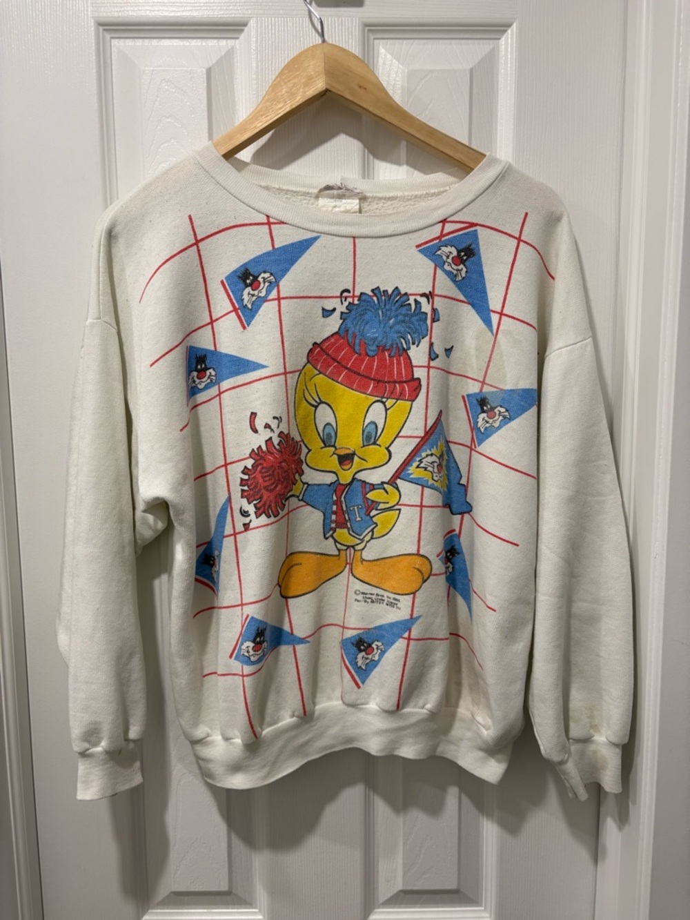 Vintage Tweety Bird Crewneck Sweatshirt women’s medium *read* distressed